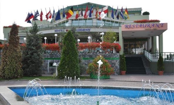 Hotel President Arad Kültér fotó