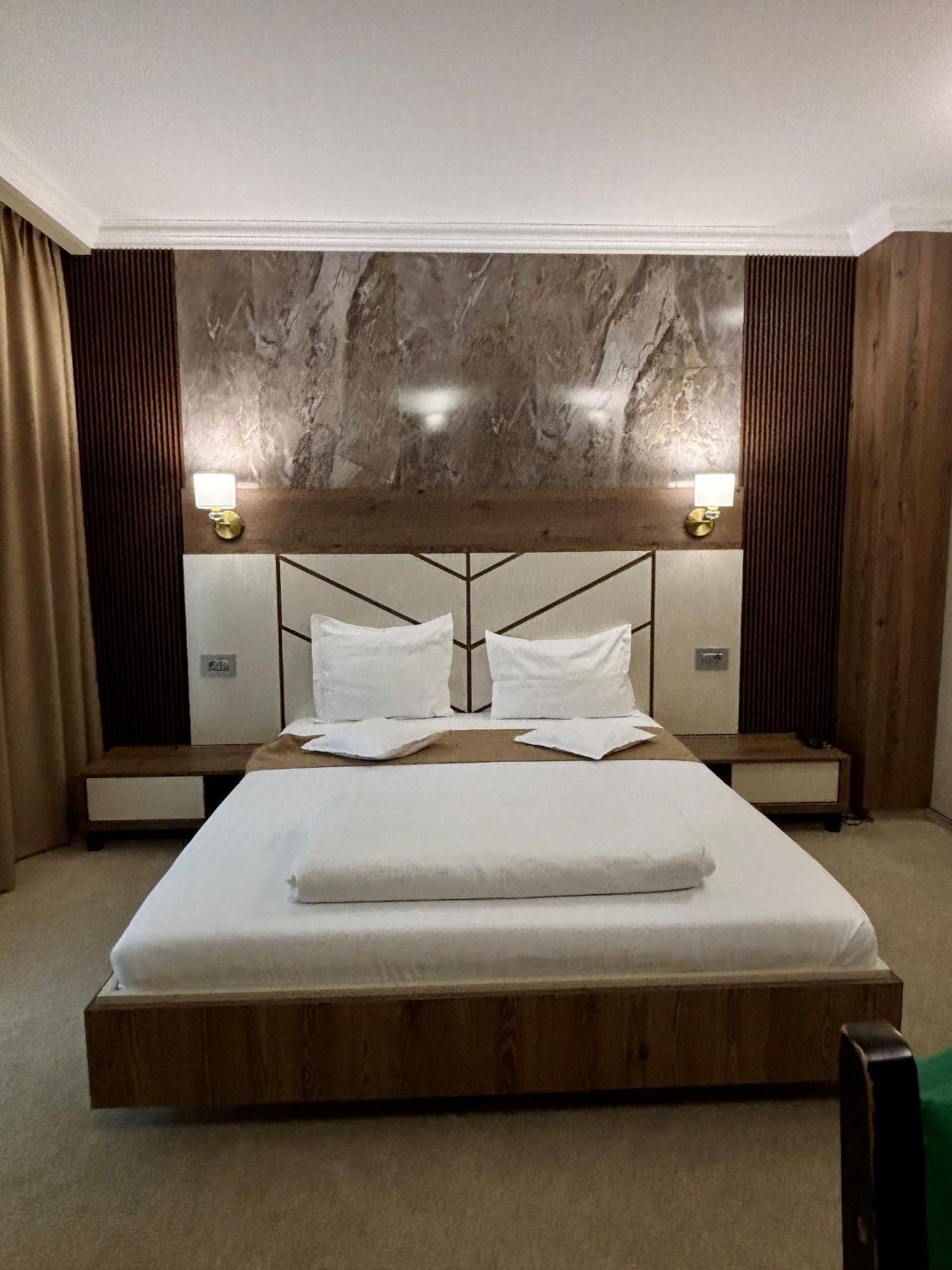 Hotel President Arad Kültér fotó