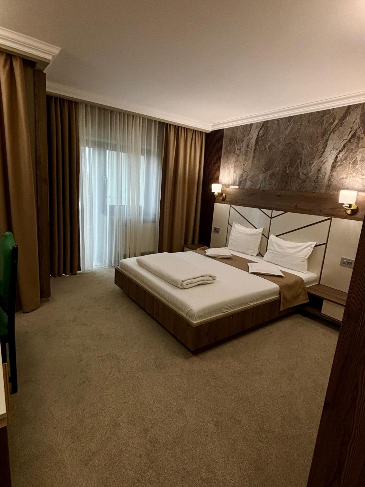 Hotel President Arad Kültér fotó