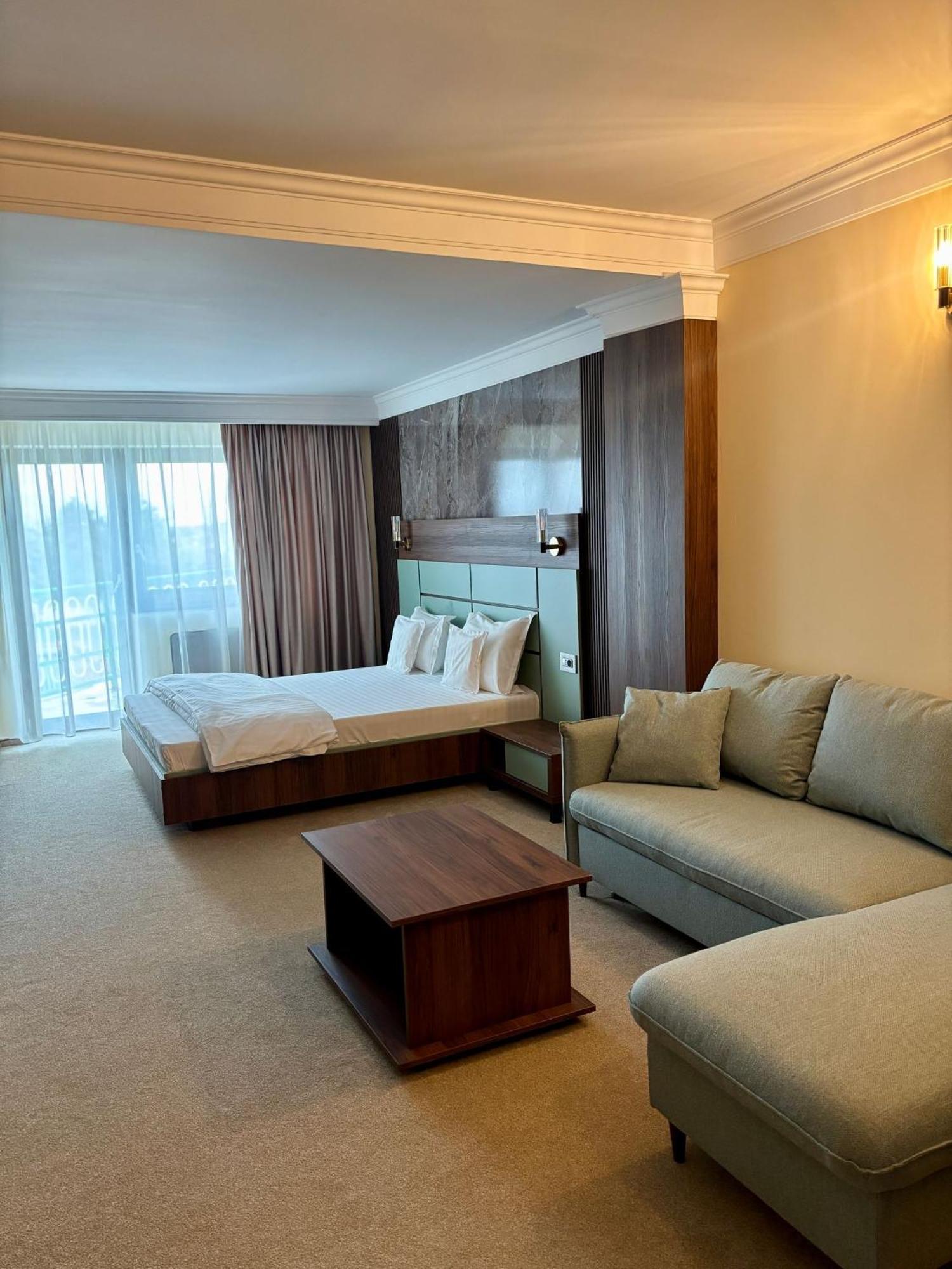 Hotel President Arad Kültér fotó
